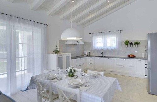 Kavran House | Holiday home with pool and air conditioning