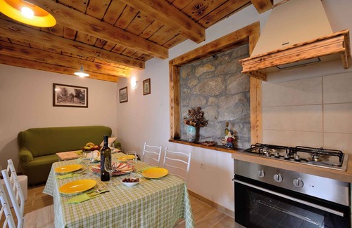 Buzet House | Holiday home with pool and air conditioning