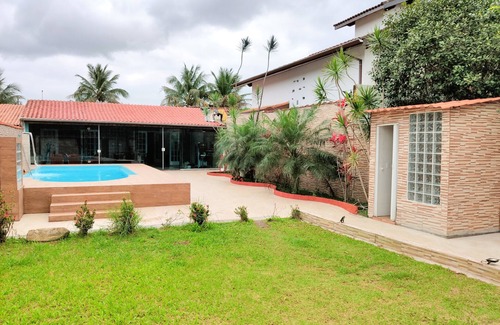 Jardim das Cancoes House | Holiday Home with Pool in Bertioga, 200 meters from the beach, with Wi-Fi