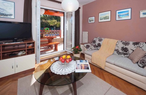 Snasici House | Holiday home with pool in a quiet location for families