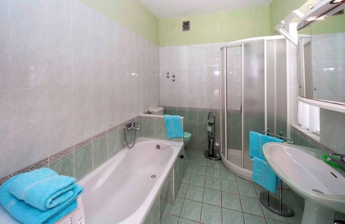 Snasici House | Holiday home with pool in a quiet location for families
