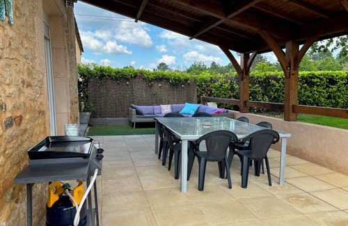 Loubejac House | Holiday Home with Private Pool, Private Terrace and Wi-Fi