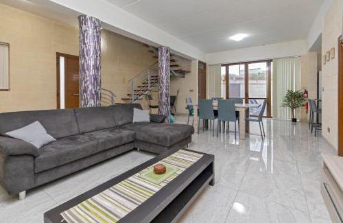 Xewkija House | Holiday Home with Private Pool in Gozo