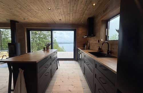 Lonashult House | Holiday home with sauna and lake view in scenic Lönashult | SE06090