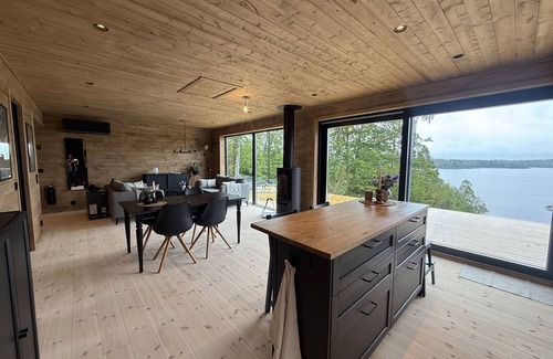 Lonashult House | Holiday home with sauna and lake view in scenic Lönashult | SE06090
