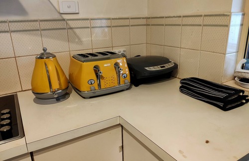 Pooraka House | Holiday Home within walking distance from UniSA & Mawson Lakes Business Hub.