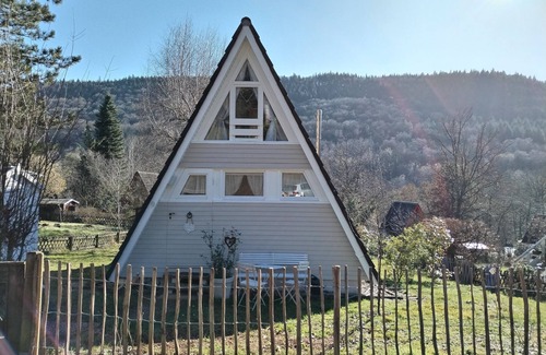 Leinsweiler House | Holiday Home 'Wohlfühloase' with Mountain View, Private Terrace and Wi-Fi