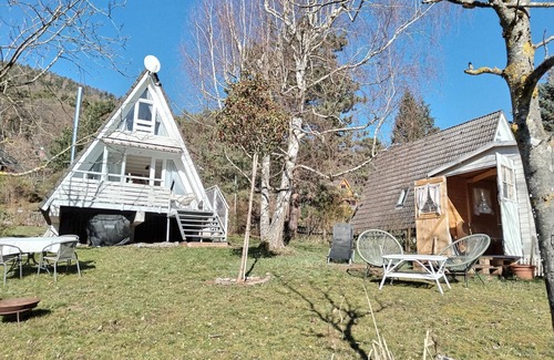 Leinsweiler House | Holiday Home 'Wohlfühloase' with Mountain View, Private Terrace and Wi-Fi