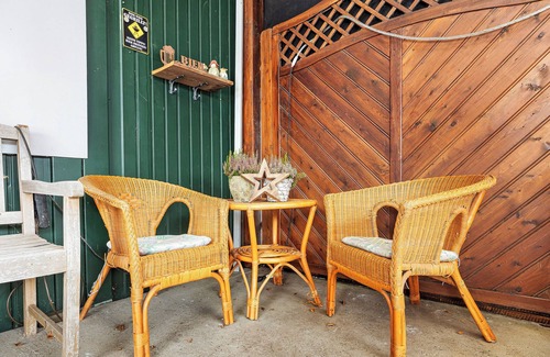 Boizenburg House | Holiday Home 'Wohncontainer Derdak' with Private Terrace, Wi-Fi and Air Conditioning