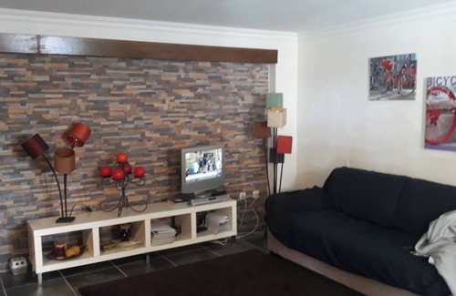 Pedrogao Grande House | Holiday Home 'Zen Guest House' with Mountain View, Wi-Fi and Air Conditioning