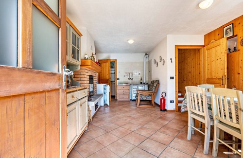 Tione di Trento Cabin | Holiday Home 'Zia Mariota Zeller' with Mountain View and Private Garden