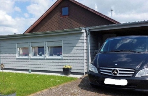 Horst House | Holiday Home 'Zum Eiderweg Hennstedt' with Private Terrace and Private Garden