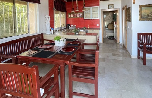 Bizerte Ski Chalet | Holiday Homes -- Chalet du Paradis