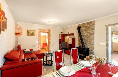 Cerklje ob Krki Apartment | Holiday Homes I&G by the river next to Olimje