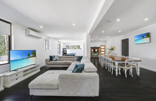 Falls Creek House | Holiday Homestead - Large Farm Stay Style Home
