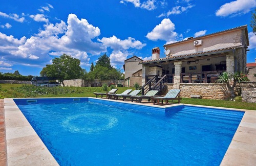 Sveti Petar u Sumi House | Holiday house Stara Hiža * large garden, private pool, free WiFi