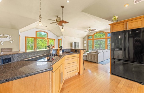 Monteray Shores House | Holiday House 4 Bedroom Home at Monteray Shores
