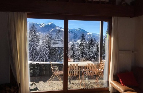 Aeschi bei Spiez Ski Chalet | Holiday house Aeschi b. Spiez for 1 - 16 persons with 6 bedrooms - Detached holiday house