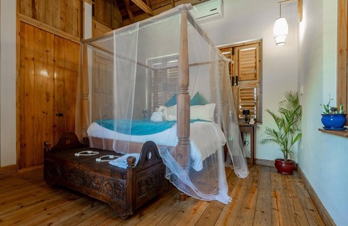 Bacolet House | Holiday house Black Rock for 1 - 12 persons with 6 bedrooms - Holiday house