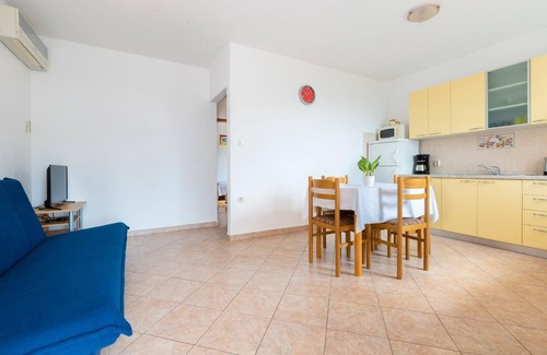 Koromacno House | Holiday house Brovinje for 1 - 12 persons with 6 bedrooms - Holiday home