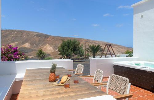 Tabayesco Villa | Holiday house Casa Mariposa in Tabayesco