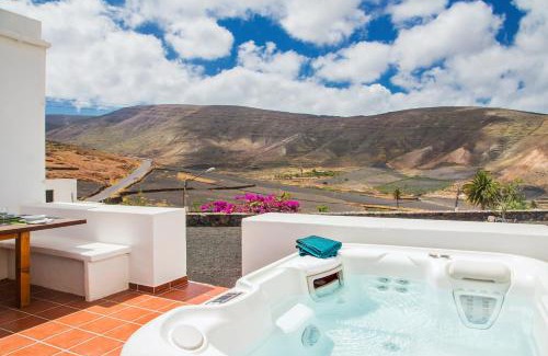 Tabayesco Villa | Holiday house Casa Mariposa in Tabayesco