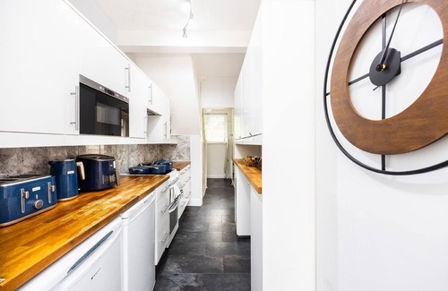 Caterham House | Holiday house Caterham for 2 - 8 persons with 4 bedrooms - Holiday home