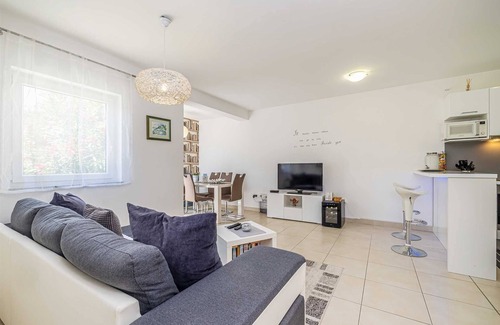 Kras House | Holiday house CIRIK with heated swimming pool