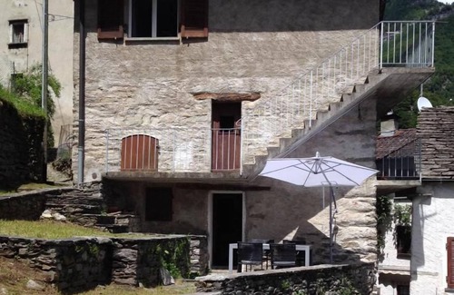 Spruga House | Holiday house Comologno for 1 - 6 persons with 2 bedrooms - Holiday house