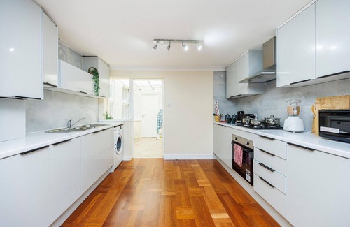 Selhurst House | Holiday house Croydon for 1 - 6 persons with 2 bedrooms - Row house