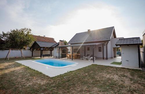 Borovo Villa | Holiday house Eva with pool
