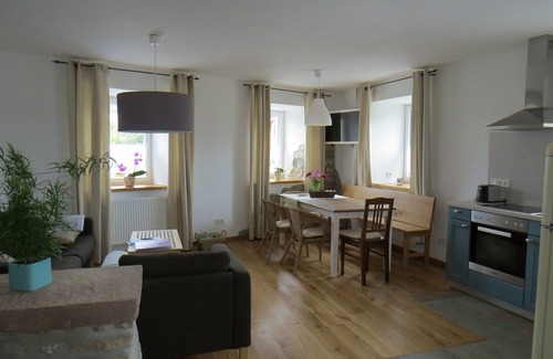 Budesheim House | Holiday house for up to 7 people, approx. 100 m², quiet location, terrace, WiFi