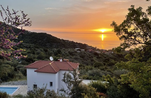 Livadi House | Holiday house for up to 6 people with fantastic sea views