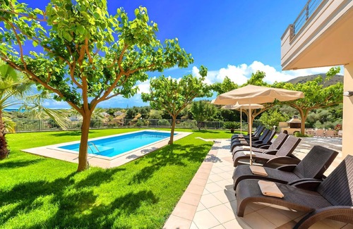 Dempla House | Holiday house Georgioupoli for 1 - 36 persons with 12 bedrooms - Holiday house