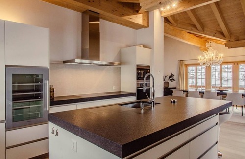 Grindelwald Ski Chalet | Holiday house Grindelwald for 1 - 12 persons with 6 bedrooms - Detached holiday house