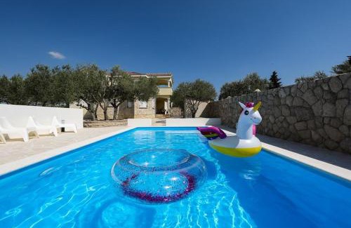 Drage House | Holiday house in Drage with terrace, air conditioning, WiFi, washing machine (4884-1)