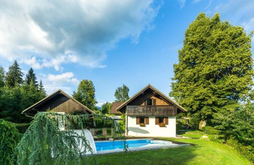 Cerklje na Gorenjskem House | Holiday House in Nature with Pool, Pr Matažič