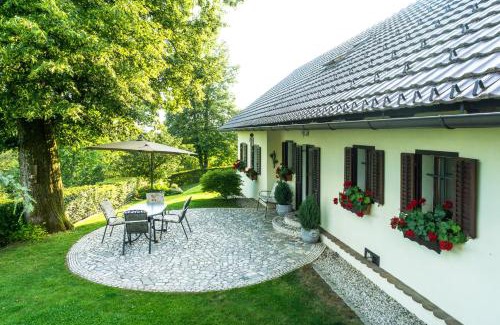 Cerklje na Gorenjskem House | Holiday House in Nature with Pool, Pr Matažič