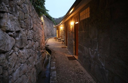 Varzea de Abrunhais House | Holiday House in Várzea De Abrunhais with Private Parking