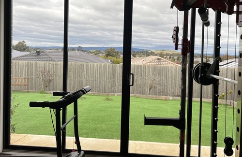 Wallan House | Holiday House in Wallan with mountain view.