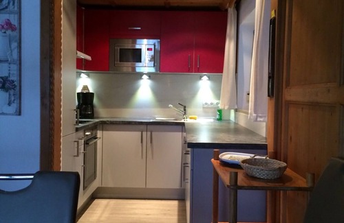 Landeck House | Holiday house inmidst of ski areas with pool, sauna, solarium & tiled stove