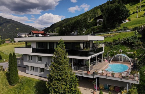 Landeck House | Holiday house inmidst of ski areas with pool, sauna, solarium & tiled stove
