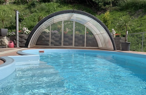 Landeck House | Holiday house inmidst of ski areas with pool, sauna, solarium & tiled stove