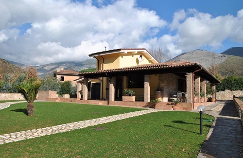 Itri House | Holiday house Itri for 1 - 7 persons with 4 bedrooms - Holiday house