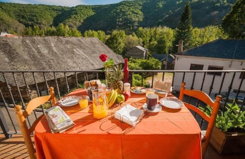La Omanuela House | Holiday house La Omañuela for 1 - 2 persons with 1 bedroom - Holiday home