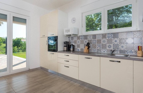 Becici House | Holiday house Labin for 1 - 6 persons with 3 bedrooms - Holiday house
