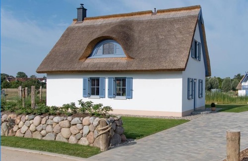 Parow Apartment | Holiday house "Lagom" with garden furniture and beach chair