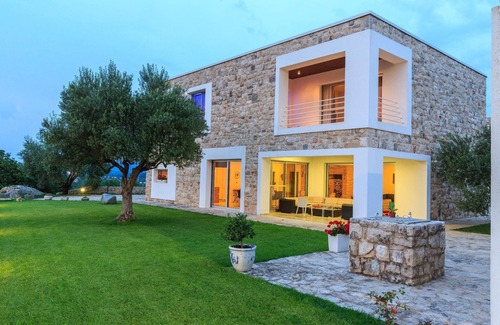 Trn House | Holiday house Ljubuski for 1 - 14 persons with 7 bedrooms - Holiday house