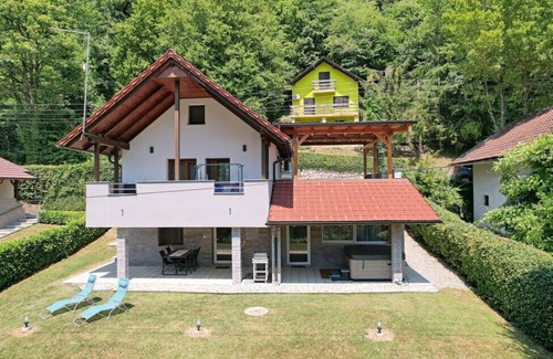 Ozalj Villa | Holiday House Lucija by Villas Guide