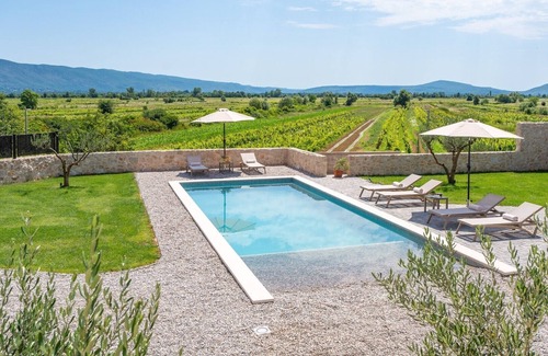 Zmijavci Villa | Holiday house Mara with 4 bedrooms, private pool, summer kitchen, panoramic valley views